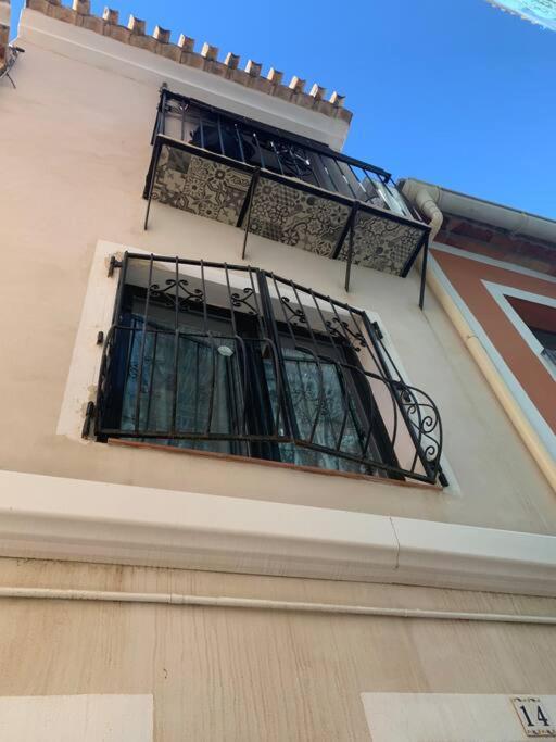 Preciosa Casa En Vilajoyosa Con Vistas Al Mar En Las Casas Colgantes Del Casco Antiguo Villajoyosa Exterior foto